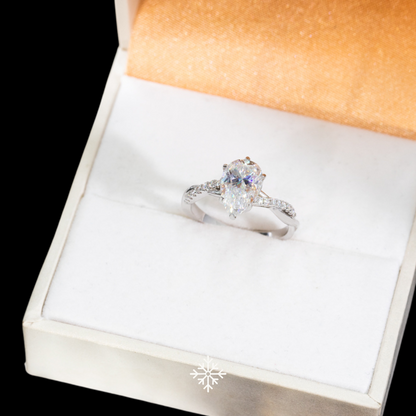 VVS Moissanite Twisted Pavé Pear Cut Ring