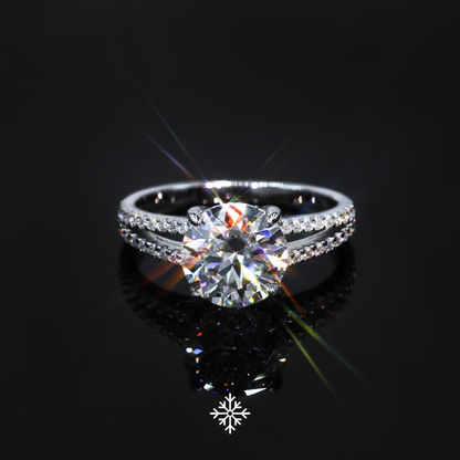 VVS Moissanite Split Pavé Shank Ring