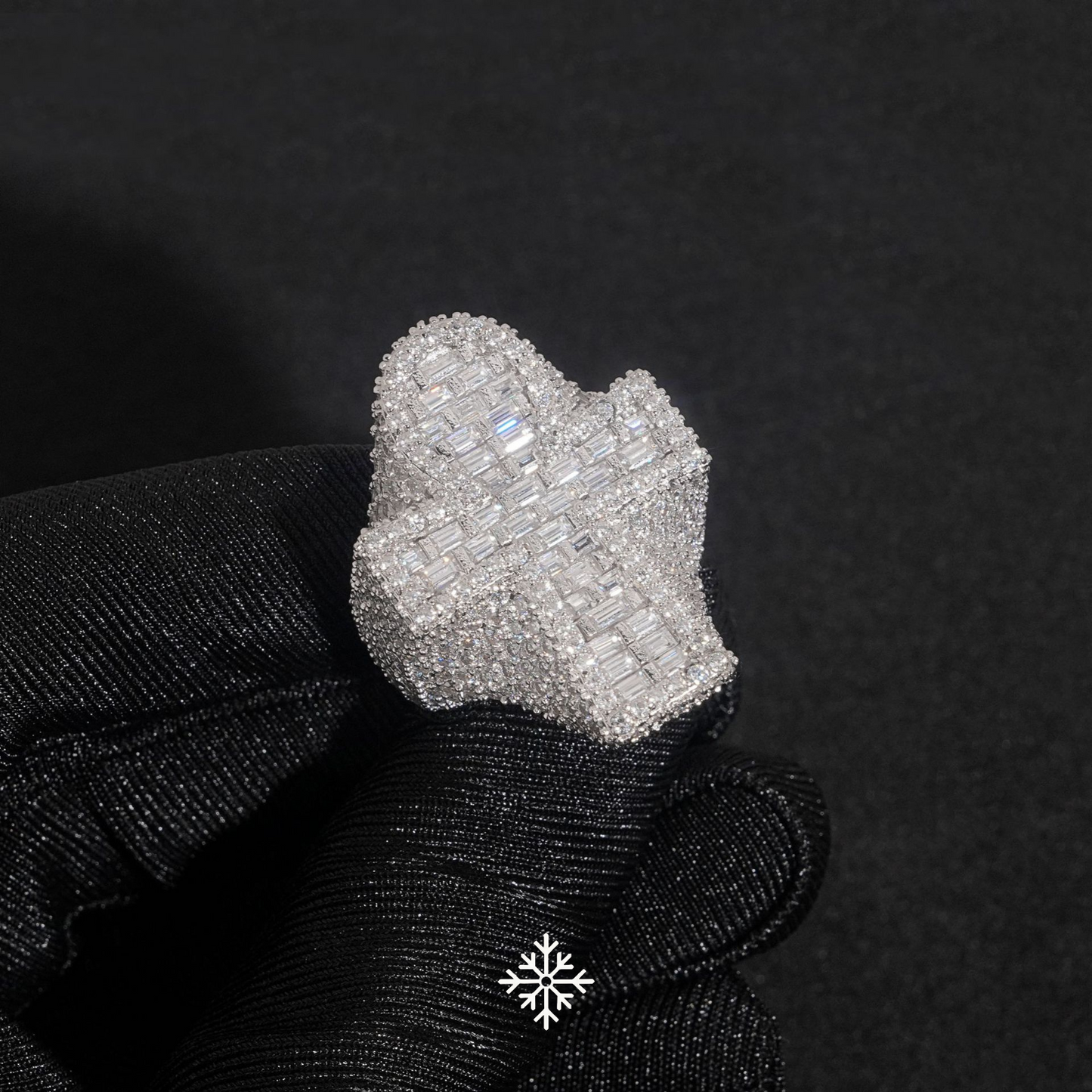 VVS MOISSANITE CROSS RING