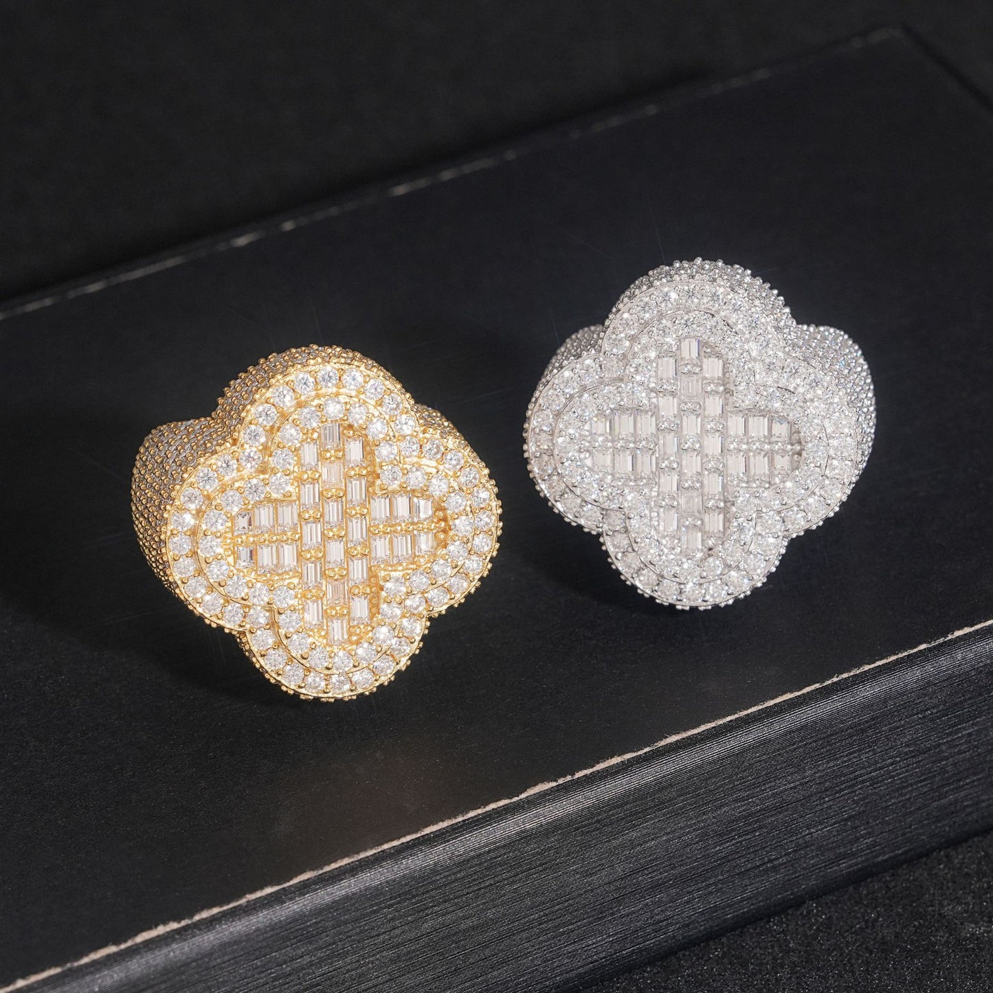 VVS MOISSANITE  CLOVER RING