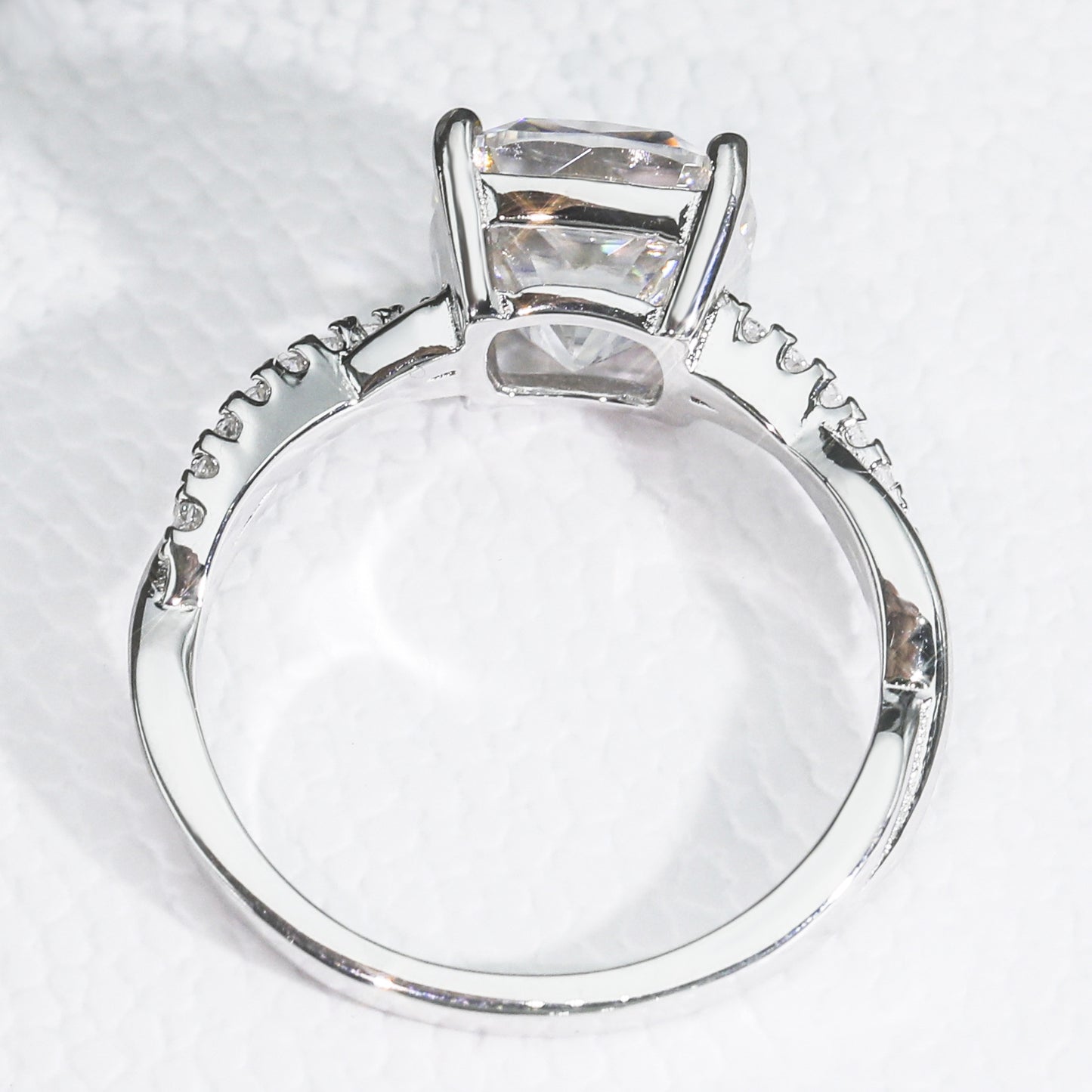 VVS Moissanite Twisted Pavé Band Ring
