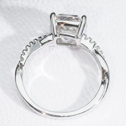 VVS Moissanite Twisted Pavé Band Ring