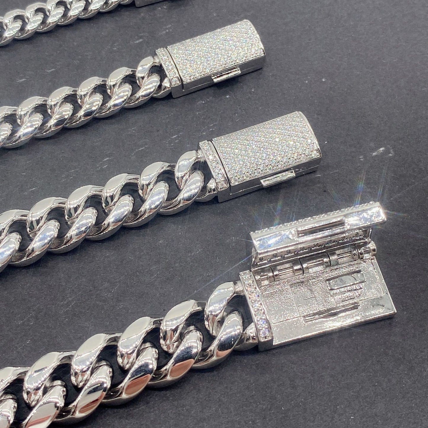 VVS MOISSANITE  ICED OUT LOCK CUBAN CHAIN/BRACELET