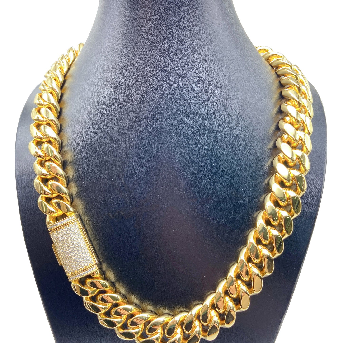 VVS MOISSANITE  ICED OUT LOCK CUBAN CHAIN/BRACELET