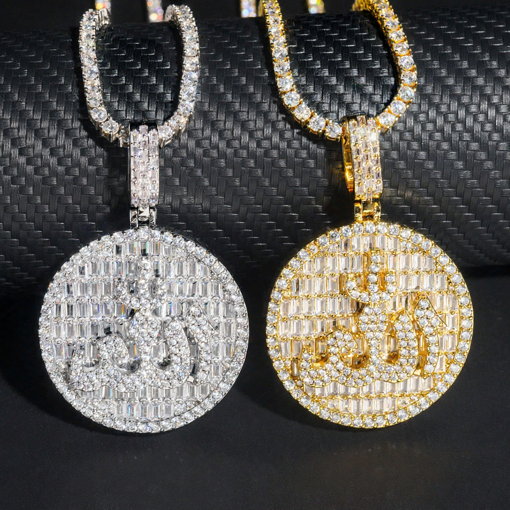 Round Plate 18k Gold Diamond Pendant